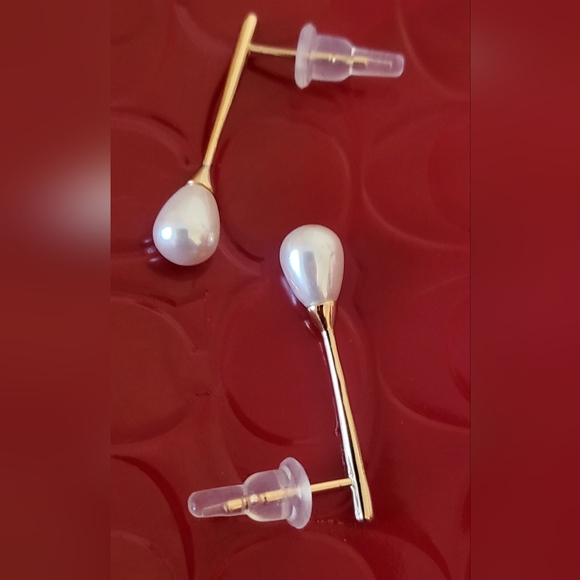 Euc Minimalist faux pearl earrings - Picture 3 of 6